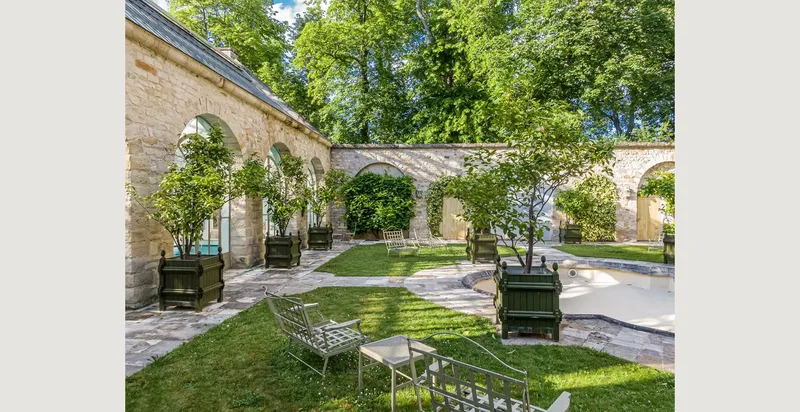 Paris Chateau